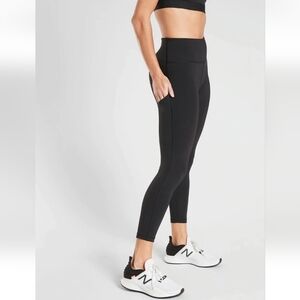Athleta Ultimate Stash Pocket 7/8 Tights. Size M